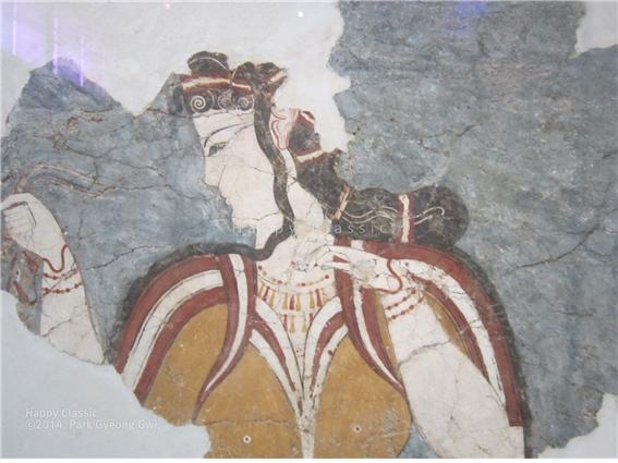 ‘미케네 여인’으로 불리는 프레스코 화, 크레타의 크노소스 궁전 벽화에 그려진 여인들의 모습을 빼닮았다. 미케네 고고학 박물관 소장 ⓒ박경귀 