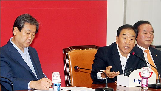이재오 새누리당 의원이 지난 9월 24일 오전 국회에서 열린 최고중진연석회의에서 개헌과 관련해 이야기 하고 있다. ⓒ데일리안 박항구 기자
