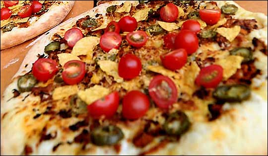 과식을 부르는 음식 6가지로 술, 흰파스타, 피자, 흰 빵, 프렌치 프라이, 인공감미료 등이 꼽혔다.(자료사진) ⓒ연합뉴스
