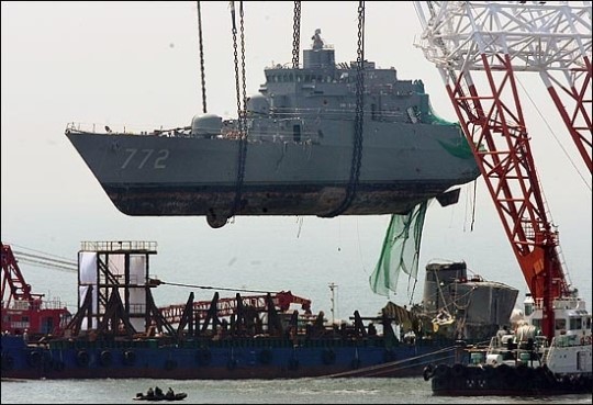 천안함이 정부의 민관합동조사단의 결론과 달리 잠수함과 충돌에 의한 침몰이라는 주장이 제기됐다.(자료사진) ⓒ연합뉴스