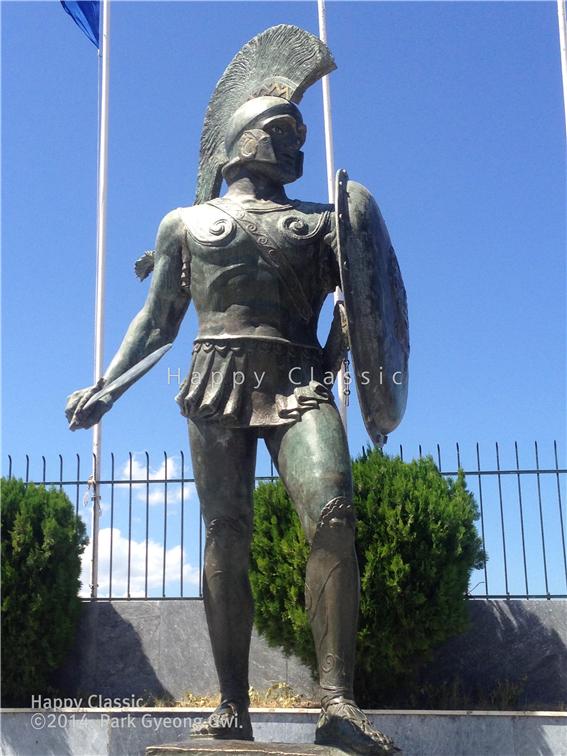 2014년 8월 두 번째 한낮에 스파르타를 방문했을 때 본 레오니다스 왕 동상 ⓒ박경귀
