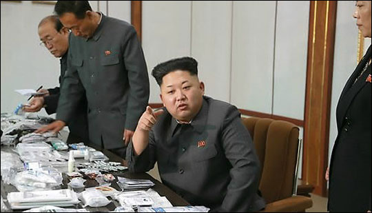 러시아가 내년 5월 2차 세계대전 승전 70주년 기념 행사에 김정은 북한 국방위원회 제1위원장을 초대한 가운데 김정은 위원장(사진)의 참석 여부가 주목을 끌고 있다. ⓒ연합뉴스