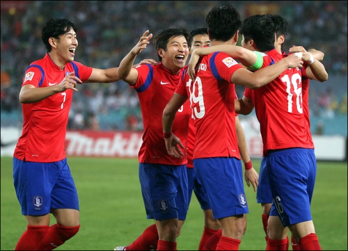 [한국-이라크]이정협-김영권이 골을 터뜨린 한국은 1998 아시안컵 이후 27년 만에 결승에 진출했다. ⓒ 연합뉴스