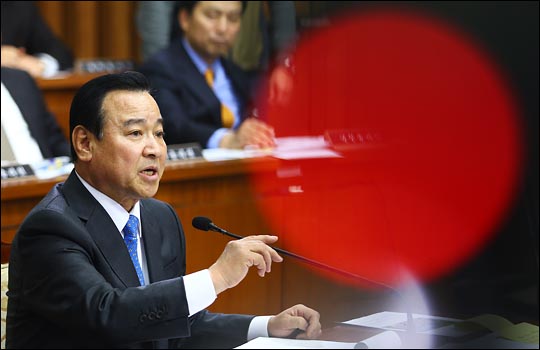 이완구 국무총리 후보자가 11일 국회에서 열린 인사청문회에서 의원들의 질의에 답변하고 있다. ⓒ데일리안 홍효식 기자