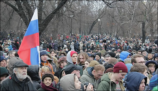 지난 27일 괴한의 총격을 받고 피살된 러시아 야권지도자 보리스 넴초프 전 부총리(55)를 추모하는 거리행진이 펼쳐졌다. ⓒ연합뉴스