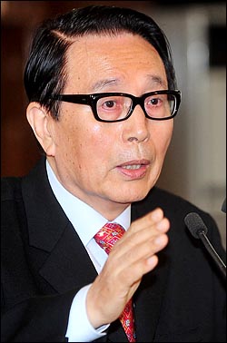 2010년 일본대사 콘크리트 투척 사건 때 김기종 씨의 변호를 맡았던 박찬종 변호사.(자료사진) ⓒ데일리안