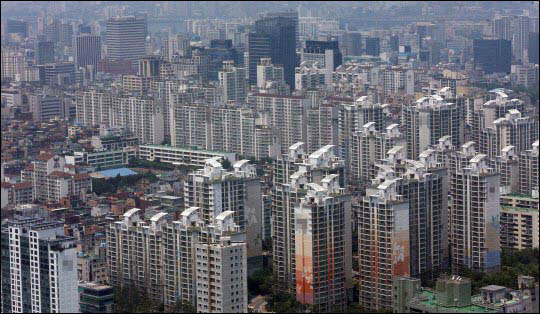 서울 시내 소재 일반아파트 가격이 올해 들어 처음으로 재건축 대상 아파트값의 상승률을 넘어섰다.(자료사진) ⓒ연합뉴스 