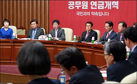 유승민 새누리당 원내대표가 19일 오전 국회에서 열린 원내대책회의에서 이야기 하고 있다. ⓒ데일리안 박항구 기자