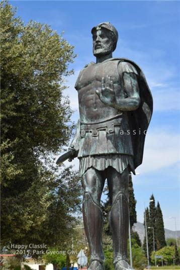 마라톤 전투의 영웅, 밀키아데스의 동상, 아테네병사들의 무덤 인근에 있다. ⓒ박경귀