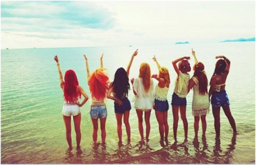 걸그룹 소녀시대가 컴백 소식을 알린 가운데 소녀시대 해변가 단체 인증샷이 눈길을 끌고 있다.ⓒ태연 인스타그램