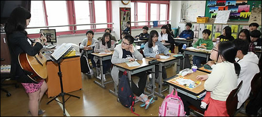 서울시교육청은 1일 서울형 혁신학교 15곳을 추가 지정했다. 사진은 혁신학교인 청주 성화초등학교의 한 교실. ⓒ연합뉴스
