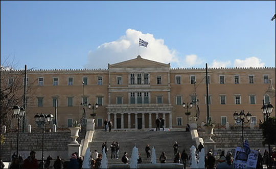 아테네 도심 신타그마광장 앞에서 본 국회의사당.ⓒ연합뉴스