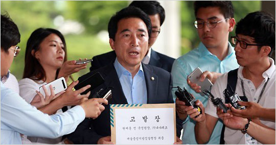 '국정원 해킹 의혹' 사건이 서울중앙지검 공안부서에 배당됐다.(자료사진) ⓒ연합뉴스