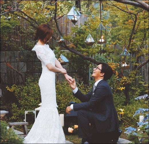 배우 배용준(43)과 박수진(30)이 27일 결혼했다. ⓒ 배용준 SNS