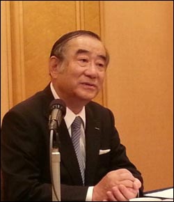 쓰쿠다 다카유키 일본롯데홀딩스 대표이사 사장이 4일 일본 도쿄 도내의 한 호텔에서 한국 특파원들과 만나 회견을 하고 있다. ⓒ연합뉴스