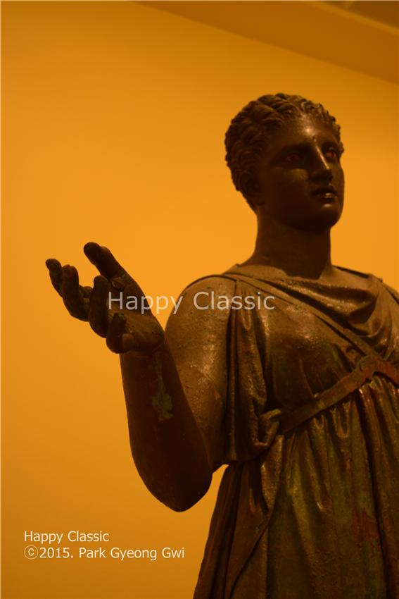 아르테미스 여신 청동상이다. 기원전 4세기 중엽의 원작이다. 피레아스 고고학 박물관 ⓒ박경귀