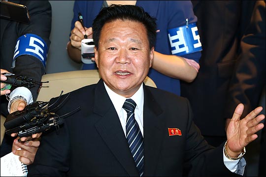 지난해 인천 송도 오크우드 호텔에서 인천 아시안게임 폐막식에 참석하기 위해 입국했던 북측 대표단의 최룡해 노동당 비서.ⓒ사진공동취재단