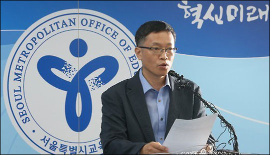 서울시교육청은 31일 서울의 한 공립 고등학교 남자교사들이 여학생과 동료 여교사를 상대로 성추행과 성희롱을 저지른 사건에 연루된 남자 교사 5명을 중징계하기로 했다.(자료사진) ⓒ연합뉴스