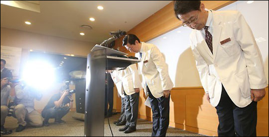 송재훈 삼성서울병원장은 2일 병원에서 기자회견을 열어 메르스 백신 개발에 앞으로 5년간 410억원을 지원하고 병원 인프라 개선에 500억원 이상을 투자할 계획이라고 발표했다.(자료사진) ⓒ연합뉴스