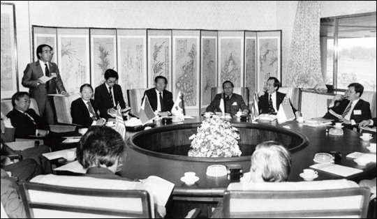 정주영 전 명예회장이 1981년 10월 8일 한국을 대표해 아시아경제계 지도자회의에 참석하고 있다.ⓒ아산정주영닷컴