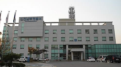 인천의 한 경찰서에서 피의자 신분으로 조사를 받던 중 수갑을 찬 상태로 도주했던 30대 남성이 대전에서 붙잡혔다. (자료사진) ⓒ연합뉴스  