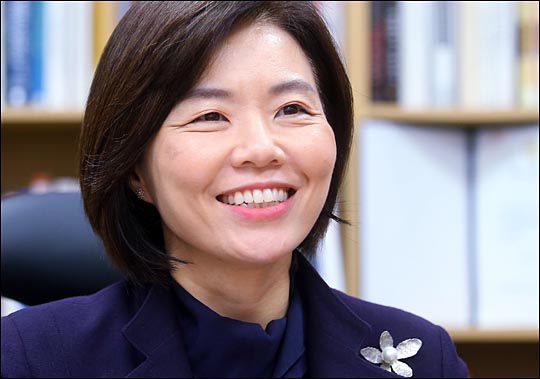 민현주 새누리당 의원이 지난 25일 데일리안과의 인터뷰에서 특유의 시원한 웃음을 지어보이고 있다. ⓒ데일리안 홍효식 기자