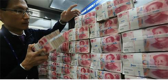 중국 위안화가 국제통화기금(IMF)의 특별인출권(SDR) 기반통화에 편입되면서 우리 경제에 어떤 영향을 미칠지 관심이 높아지고 있다.(자료사진)ⓒ연합뉴스