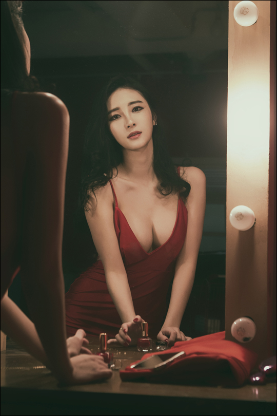 레이싱모델 김올리아 누드 섹시모델 김올리아, 현란한 팔색조의 도발
