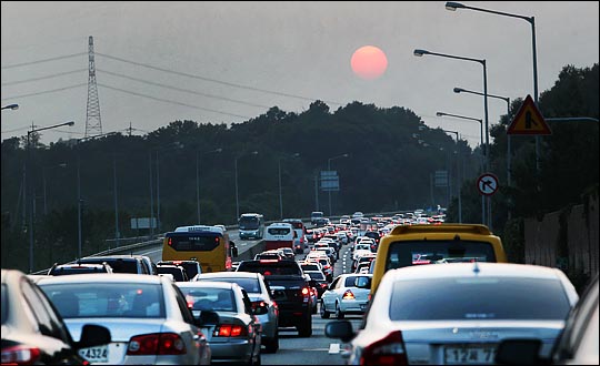 연휴 넷째날인 9일, 본격적인 귀경 행렬이 시작되면서 대부분의 고속도로에서 정체현상이 나타나고 있다. (자료사진) ⓒ데일리안 홍효식 기자
