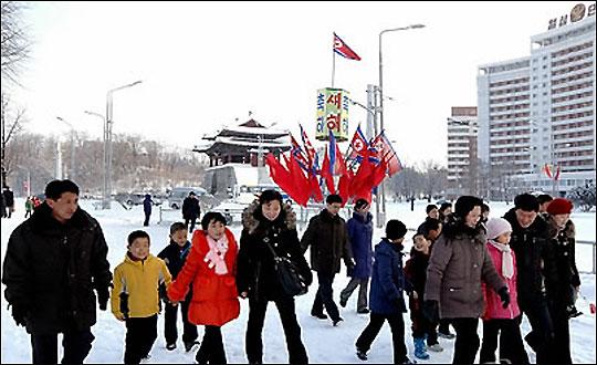 최근 북한 젊은 여성들의 배우자 선호도가 노동당원에서 돈 많은 '장마당원'로 변화됐다는 증언이 나왔다.ⓒ연합뉴스