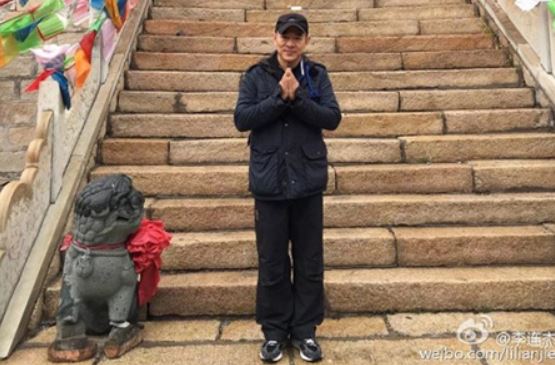 투병 중인 것으로 알려진 배우 이연걸이 자신의 웨이보를 통해 최근 모습을 공개해 눈길을 끌고 있다.ⓒ 이연걸 SNS