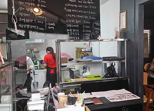 다문화 카페는 외국 유학생과 다문화 가족들의 교류의 공간이 되고 잇다. 사진 제공 인천시 남구사회적경제지원센터