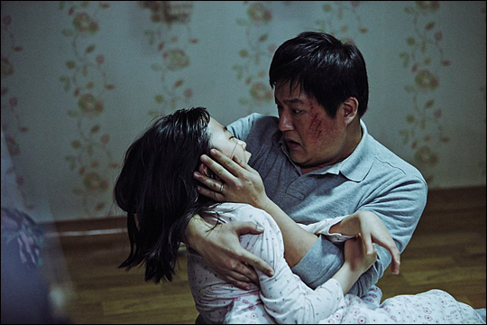 영화 '곡성'은 나홍진 감독의 첫 번째 15세 이상 관람가 영화다.ⓒ이십세기폭스코리아