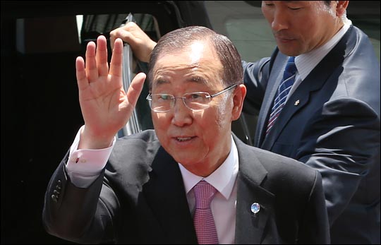 원희룡 제주도지사는 이날 오전 'MBC 라디오'에 출연해 "누가 뭐래도 반기문 총장님은 대한민국이 배출한 국제적인 지도자고 우리가 세계를 위해서든지 대한민국을 위해서 정말 뒤하게 써야 될 분"이라고 밝혔다.(자료사진) ⓒ사진공동취재단