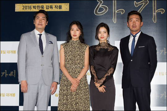 박찬욱 감독이 영화 '아가씨'에서 두 여배우가 펼치는 베드신에 대해 밝혔다.ⓒCJ엔터테인먼트