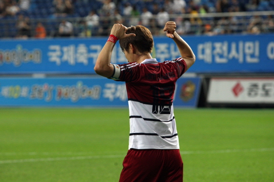 김은중 코치는 짧은 출전시간이었지만 쐐기골을 기록하며 팬들에게 마지막 선물을 안겼다. ⓒ청스컴퍼니