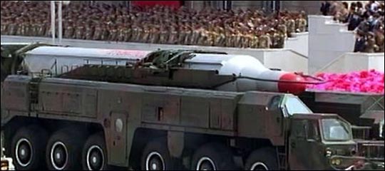 북한이 7월 3일을 '전략군절'로 지정했다. 사진은 지난 2013년 평양 김일성광장에서 열린 전승절 열병식 중 모습을 드러낸 무수단 미사일. ⓒ연합뉴스