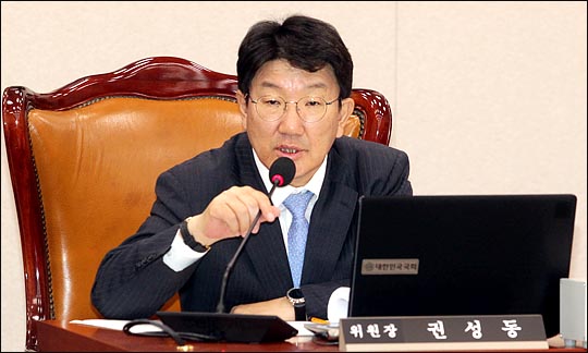 권성동 국회 법제사법위원회 위원장이 6월 27일 열린 국회 법사위 전체회의에서 회의를 주재하고 있다.  ⓒ데일리안 박항구 기자