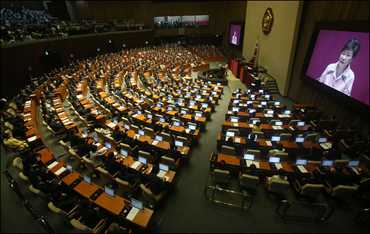 박근혜 대통령이 13일 오전 서울 여의도 국회에서 열린 제20대 국회 개원식에서 연설을 하고 있다. ⓒ데일리안 홍효식 기자