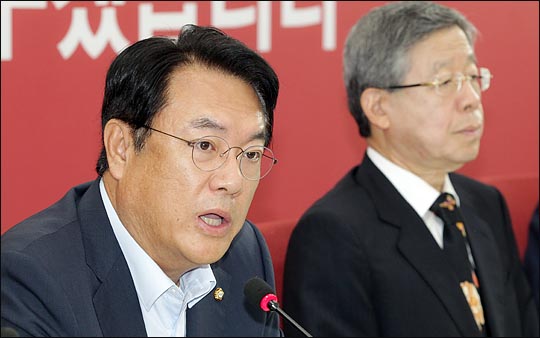 정진석 새누리당 원내대표가 지난 20일 오전 국회에서 열린 비상대책위원회의에서 이야기 하고 있다. ⓒ데일리안 박항구 기자