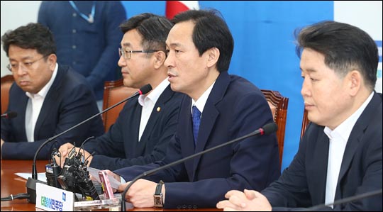 우상호 더불어민주당 원내대표가 지난 15일 오전 국회에서 열린 사드대책위원회의에서 이야기하고 있다. ⓒ데일리안 홍효식 기자