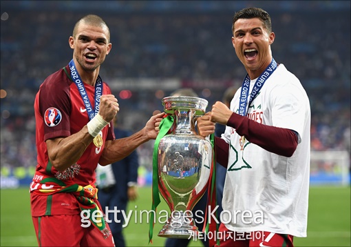 포르투갈의 유로2016 우승 이끈 호날두(오른쪽). ⓒ 게티이미지