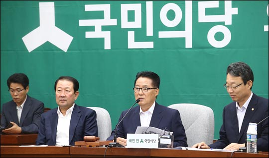박지원 국민의당 비상대책위원장이 23일 오전 국회에서 열린 의원총회에서 이야기하고 있다. ⓒ데일리안 홍효식 기자