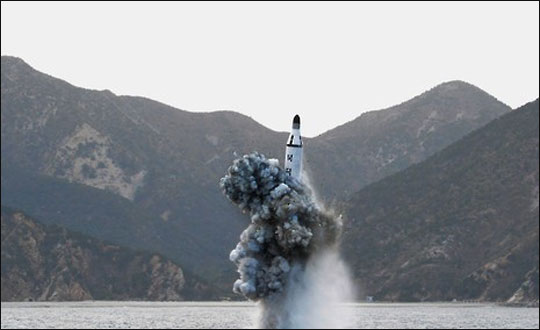 유엔 안전보장이사회(안보리)가 24일(현지시각)　북한의 잠수함발사탄도미사일(SLBM) 시험발사를 규탄하는 성명 채택을 추진키로 합의한 가운데, 앞서 ‘사드’(THAAD·고고도미사일방어체계) 문제로 북한의 탄도미사일 도발에 사실상 침묵했던 중국이 이번에도 침묵을 지킬지 주목된다.(자료사진) ⓒ연합뉴스 