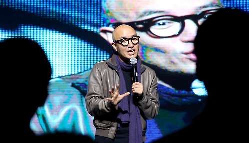 방송인 홍석천이 지난 3월 14일 오후 서울 동대문 DDP에서 열린 스타일 채널 온스타일의 'SIA LOOK' 컨벤션에서 강연을 하고 있다. ⓒ연합뉴스