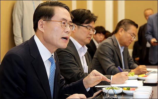 김재수 농림축산식품부 장관이 지난 22일 오전 국회에서 열린 쌀값 안정화 대책 등의 논의를 위한 당정협의에서 이야기 하고 있다. ⓒ데일리안 박항구 기자  