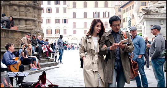 배우 김승우, 이태란은 영화 '두 번째 스물'에서 이탈리아에서 13년 만에 재회한 연인을 연기했다.ⓒ리틀빅픽처스