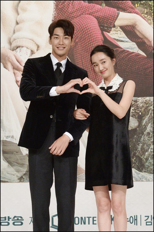 KBS2 새 월화드라마 '우리 집에 사는 남자'에 출연하는 수애가 김영광과의 호흡을 전했다.ⓒKBS