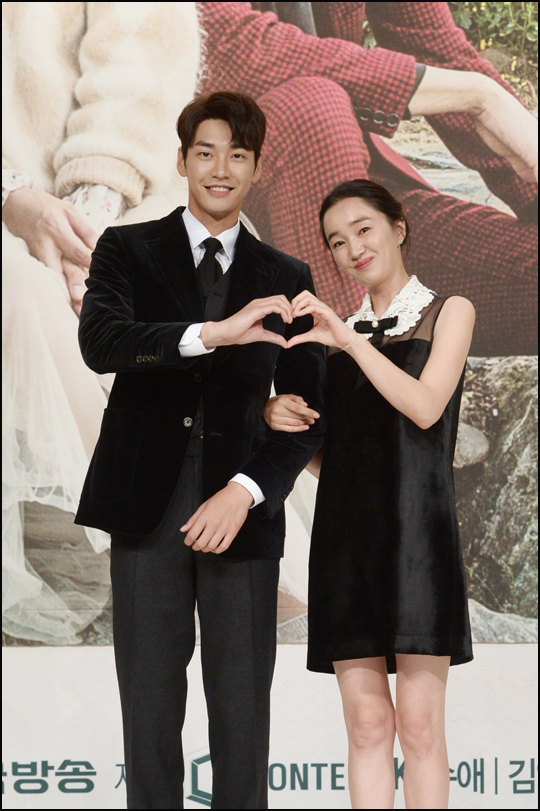 배우 수애와 김영광이 KBS2 새 월화극 '우리 집에 사는 남자'에서 로맨스 호흡을 맞춘다.ⓒKBS