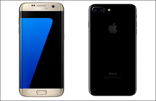 갤럭시S7엣지(왼쪽)과 아이폰7 플러스 이미지.ⓒ삼성전자·애플